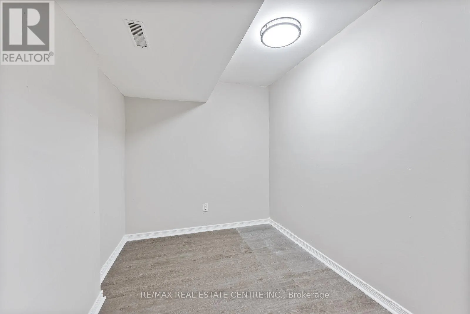 UPPER - 79 FAWNDALE CRESCENT