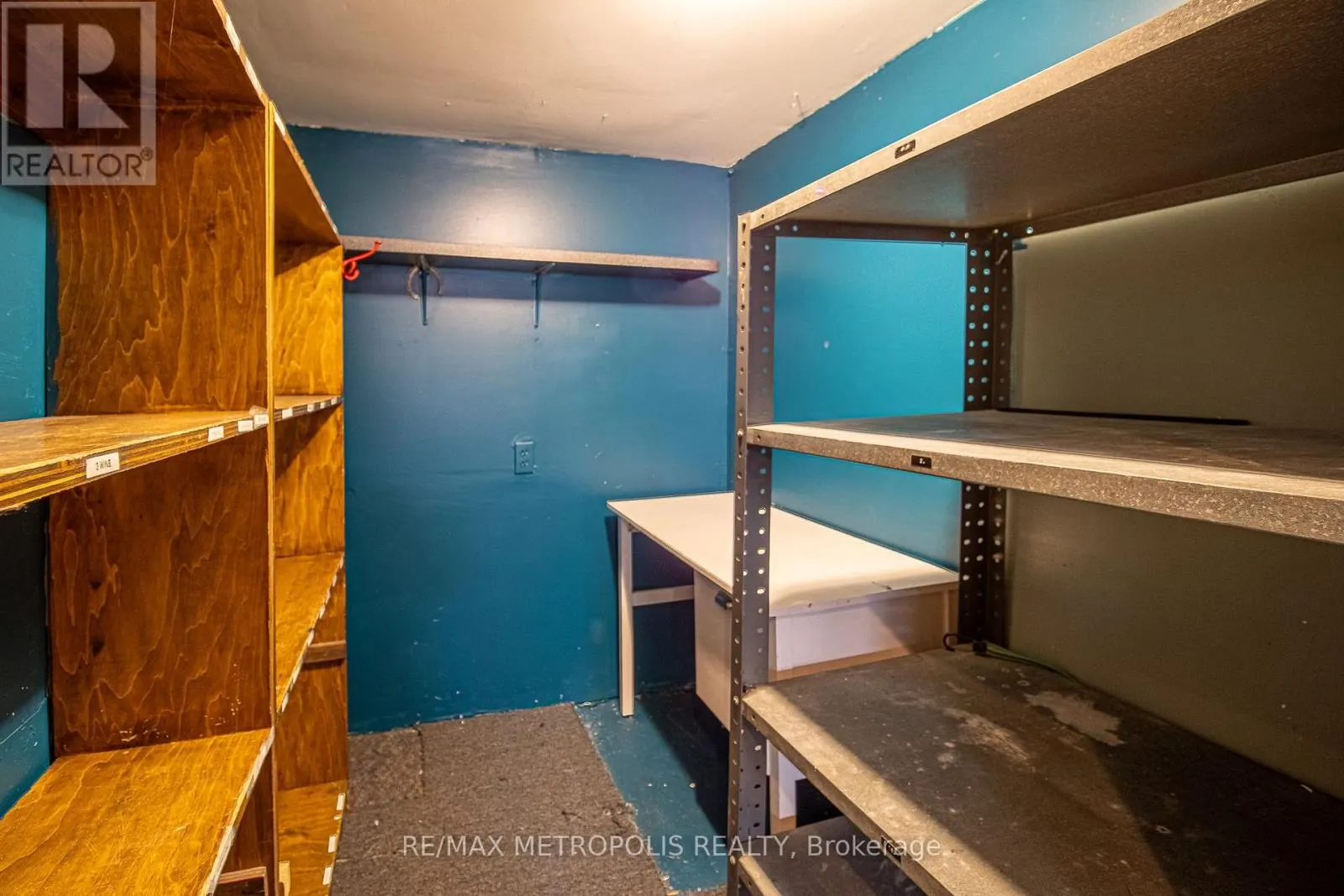 504 SIMCOE STREET S