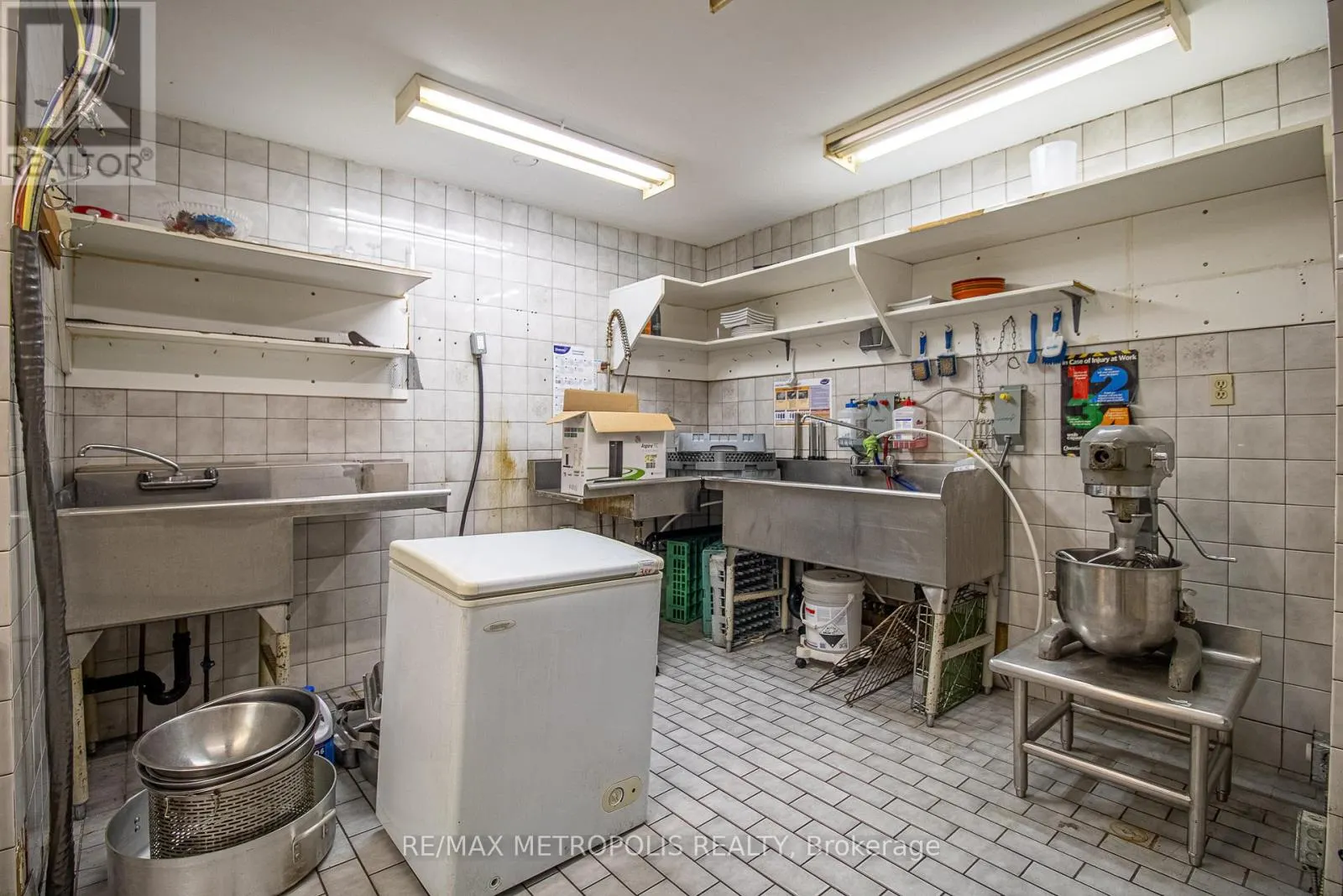 504 SIMCOE STREET S