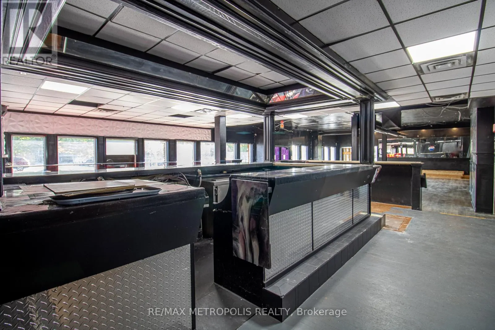 504 SIMCOE STREET S