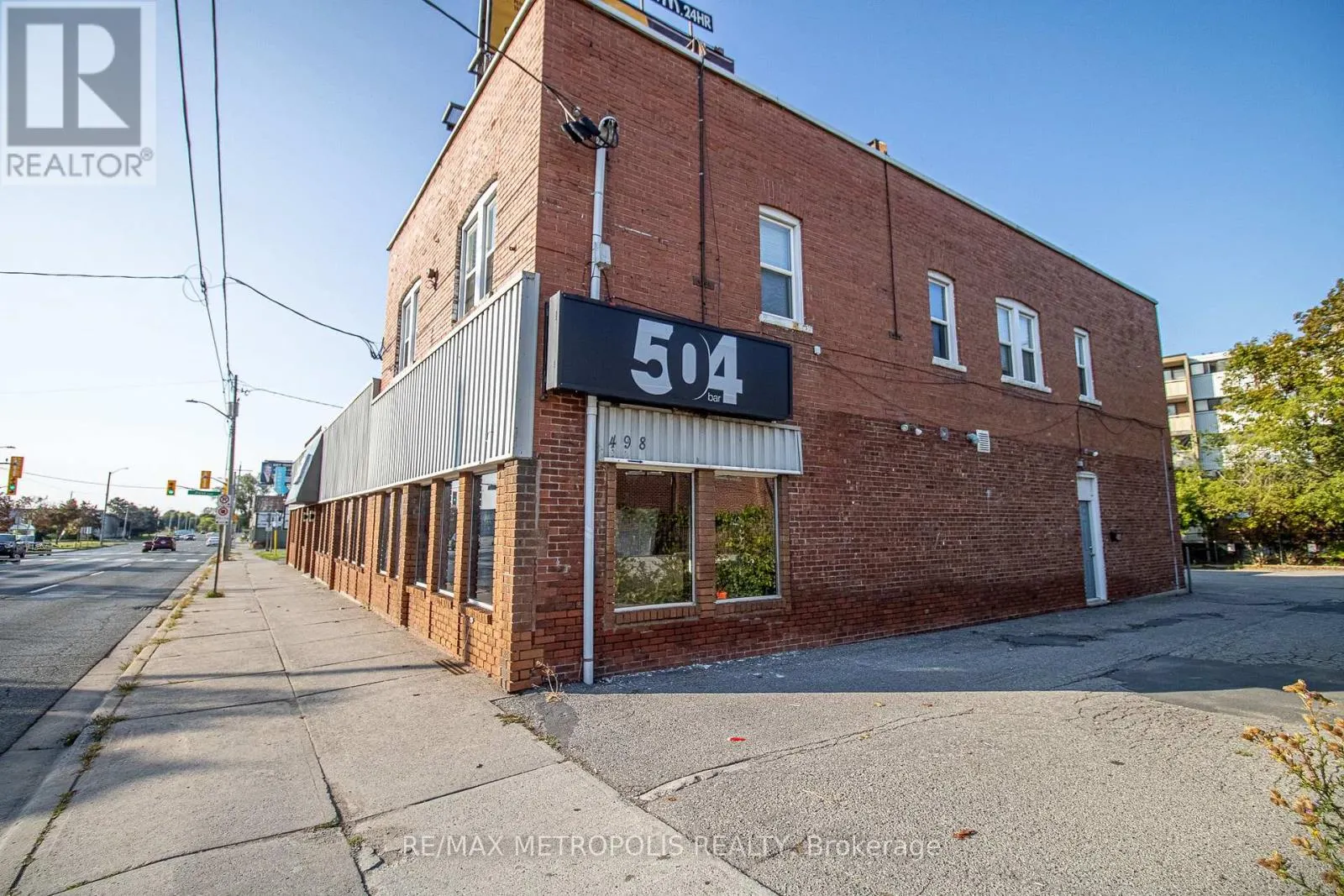 504 SIMCOE STREET S
