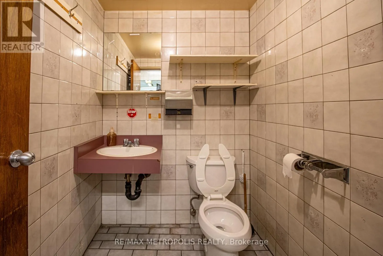 504 SIMCOE STREET S