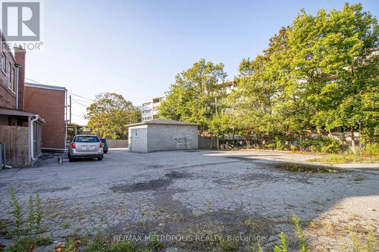 504 SIMCOE STREET S