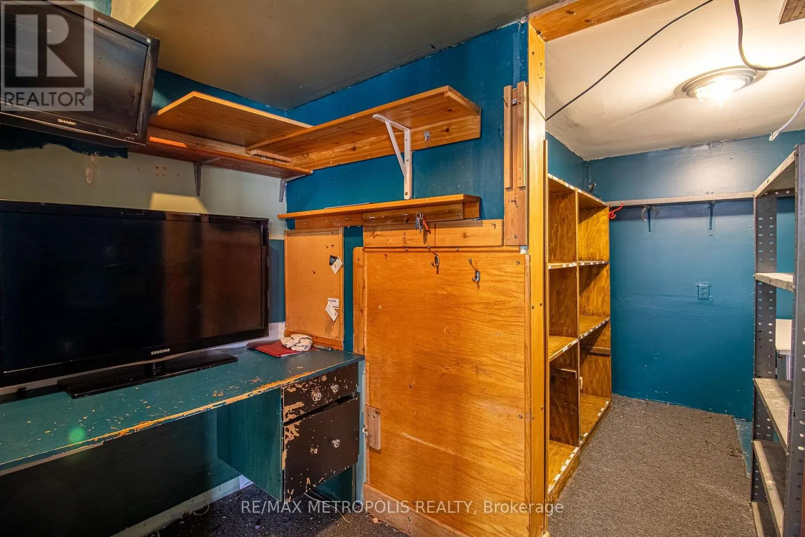 504 SIMCOE STREET S