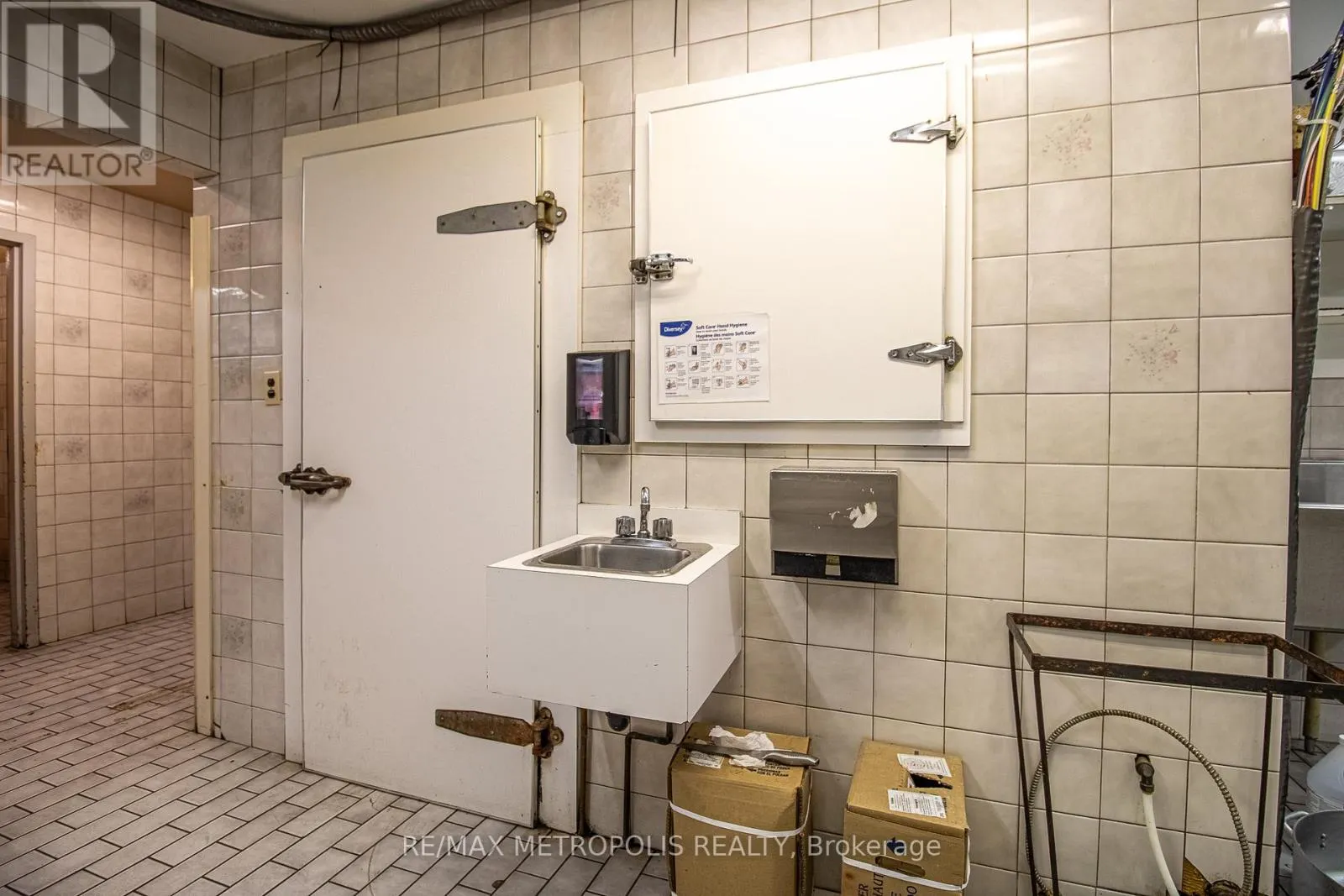 504 SIMCOE STREET S