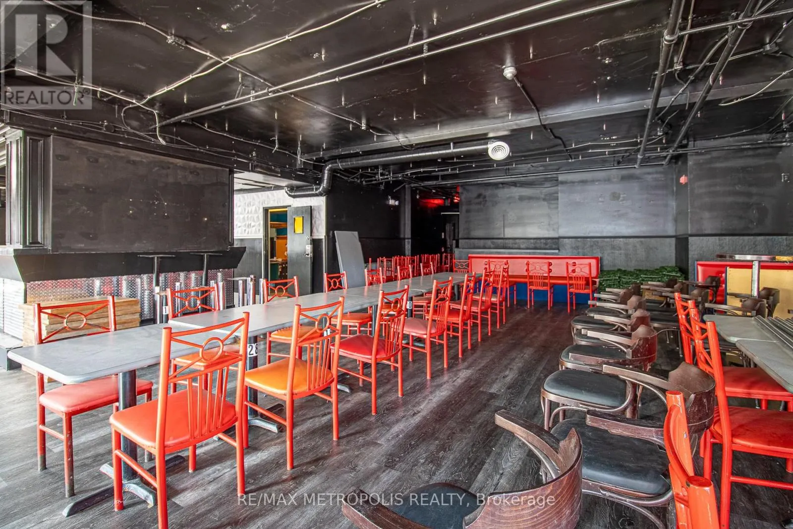 504 SIMCOE STREET S