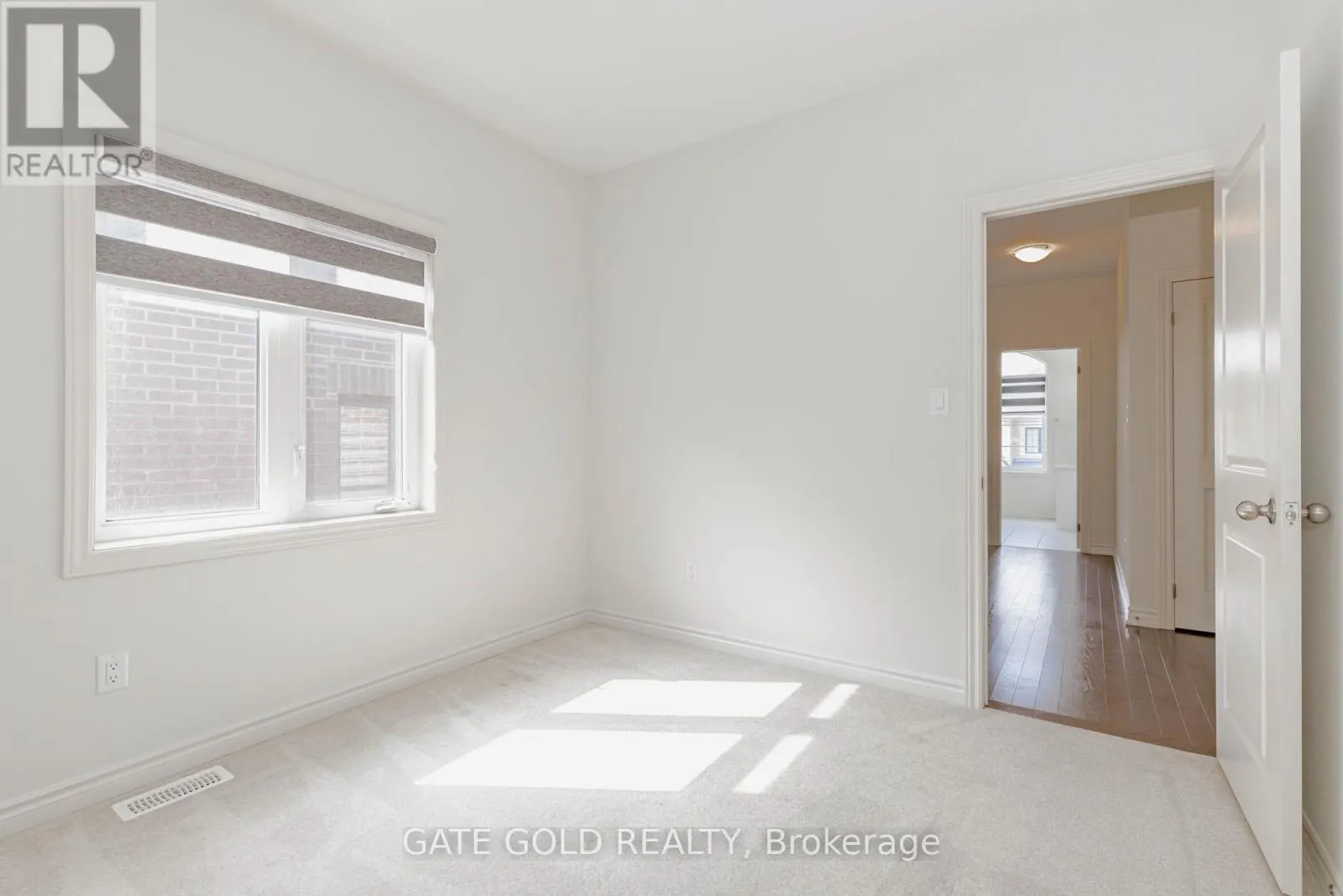 9 VICKERY STREET E