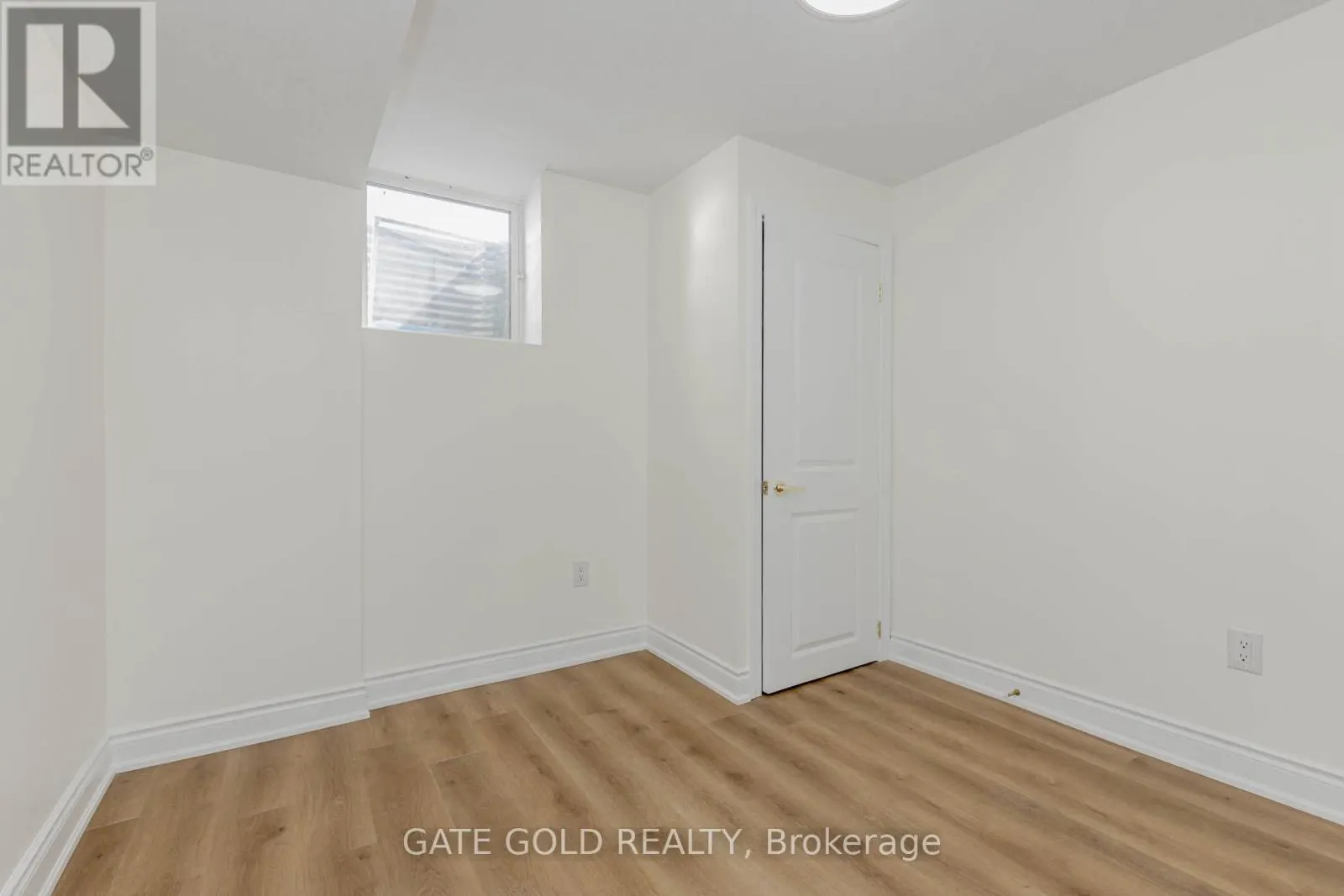 9 VICKERY STREET E