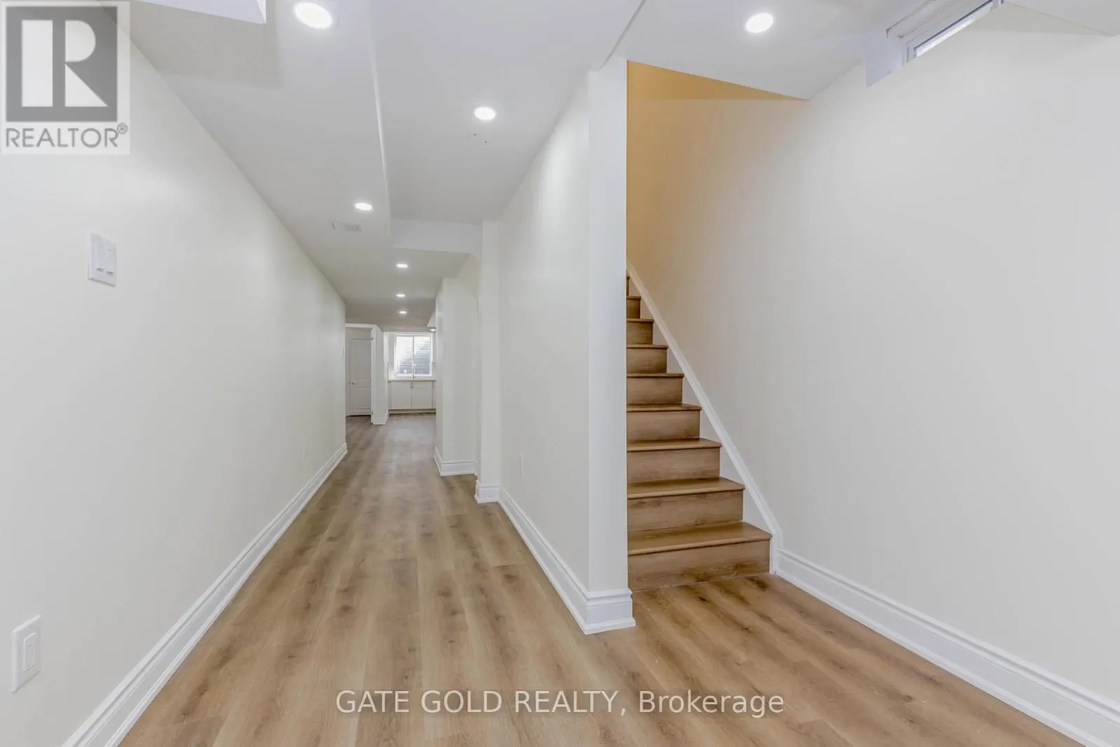 9 VICKERY STREET E