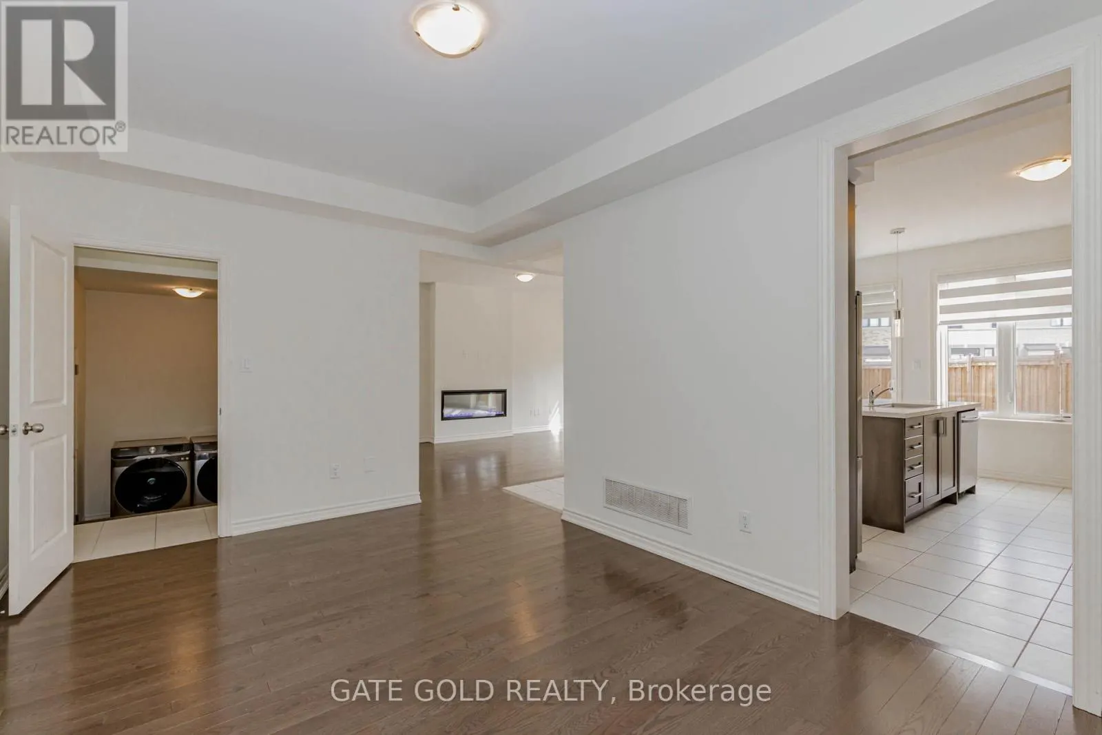 9 VICKERY STREET E