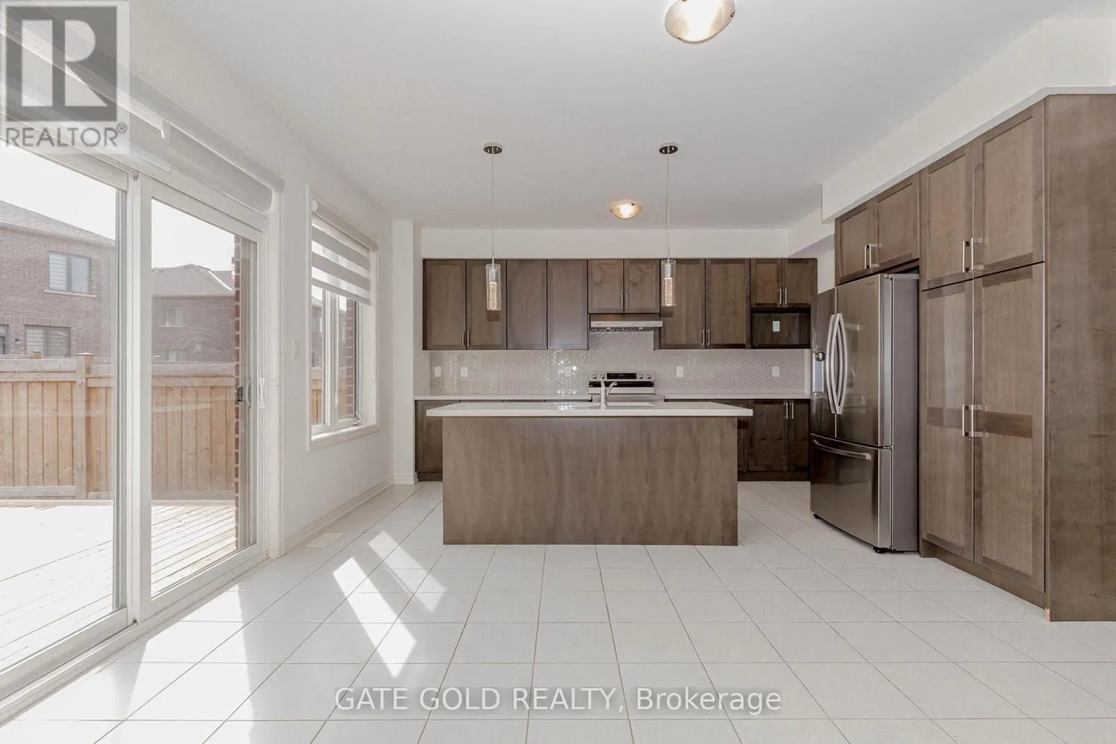 9 VICKERY STREET E