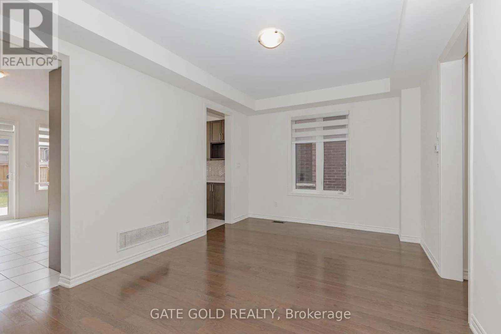 9 VICKERY STREET E