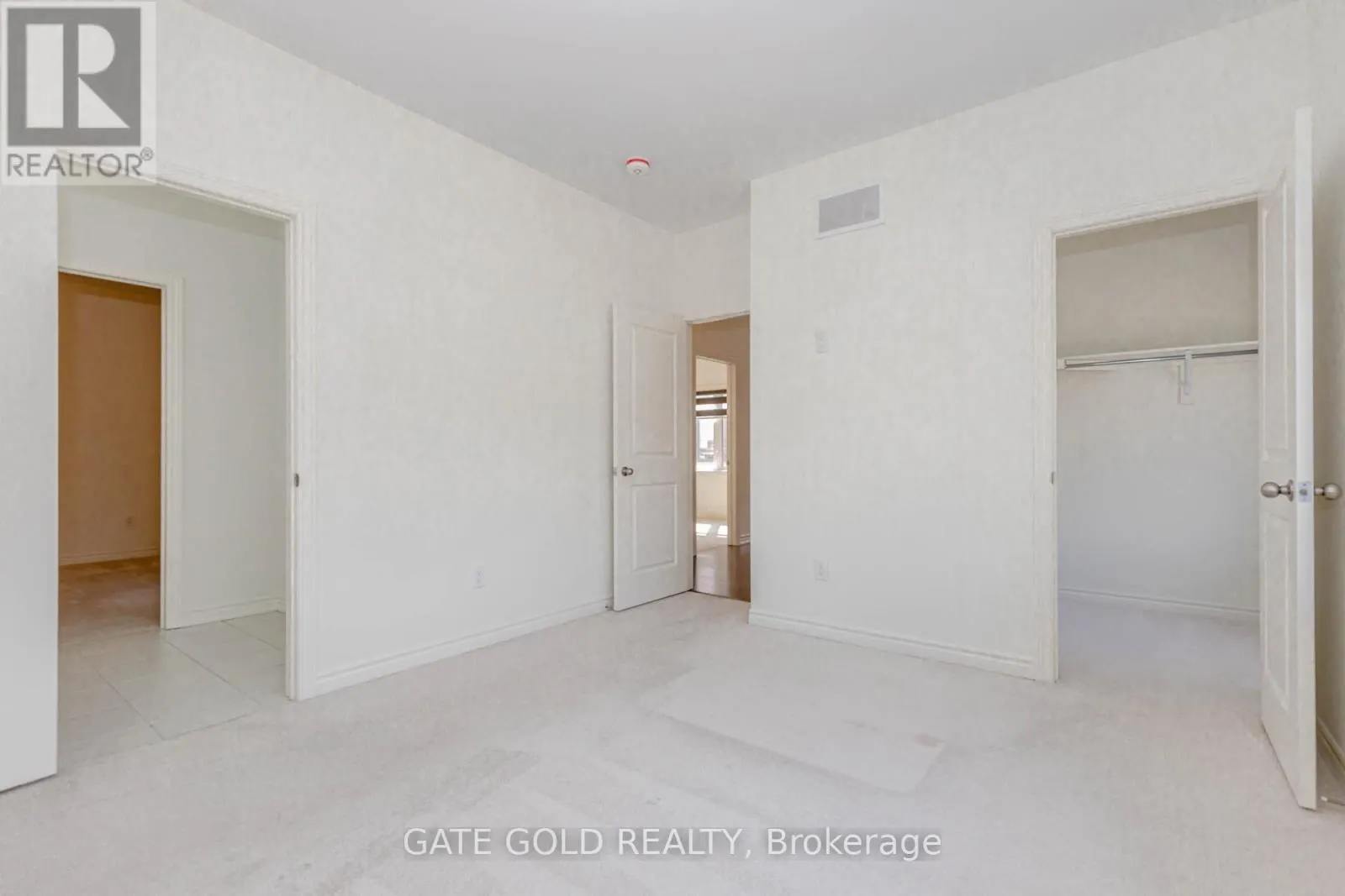 9 VICKERY STREET E