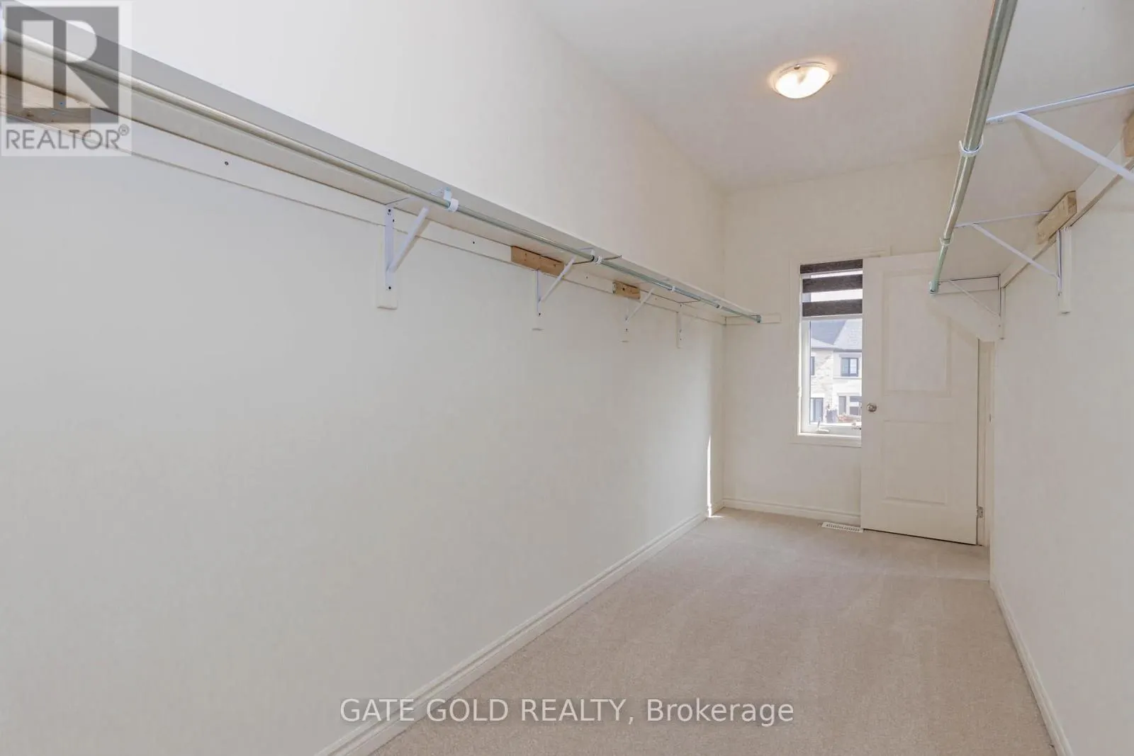 9 VICKERY STREET E