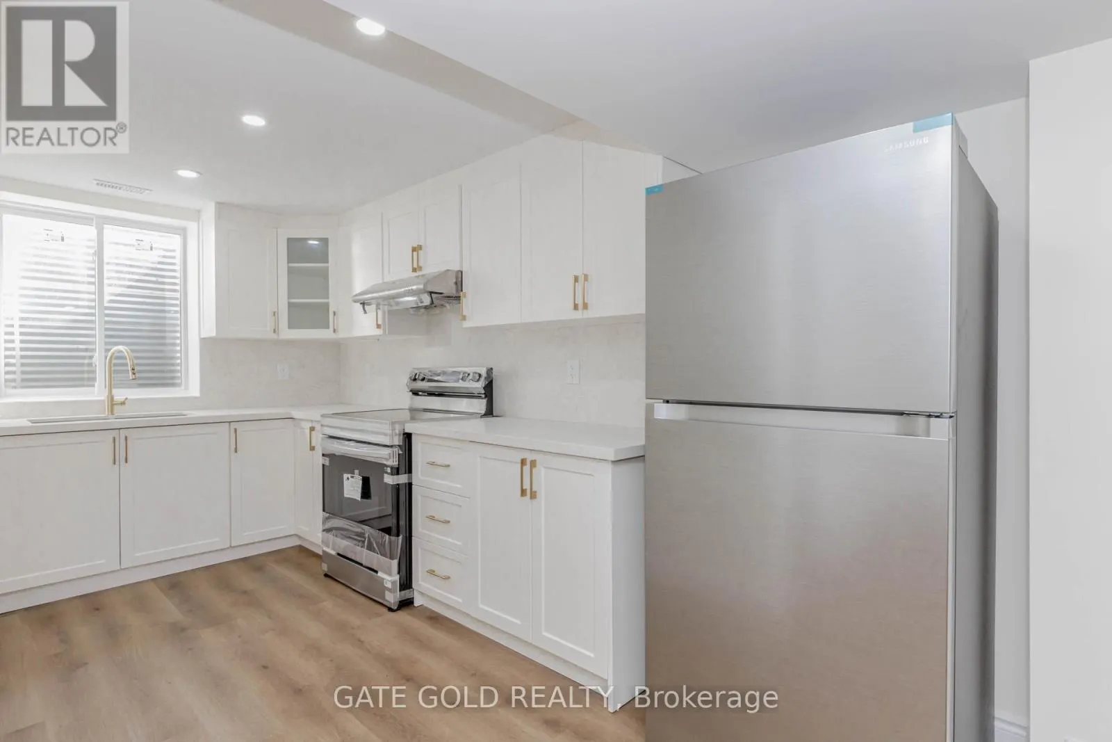 9 VICKERY STREET E