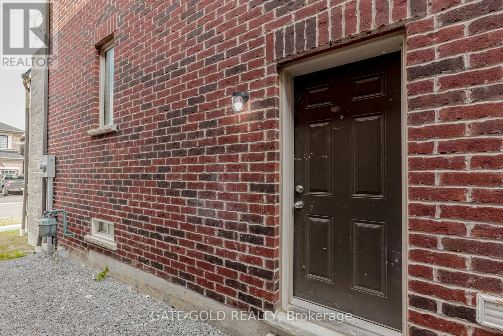 9 VICKERY STREET E