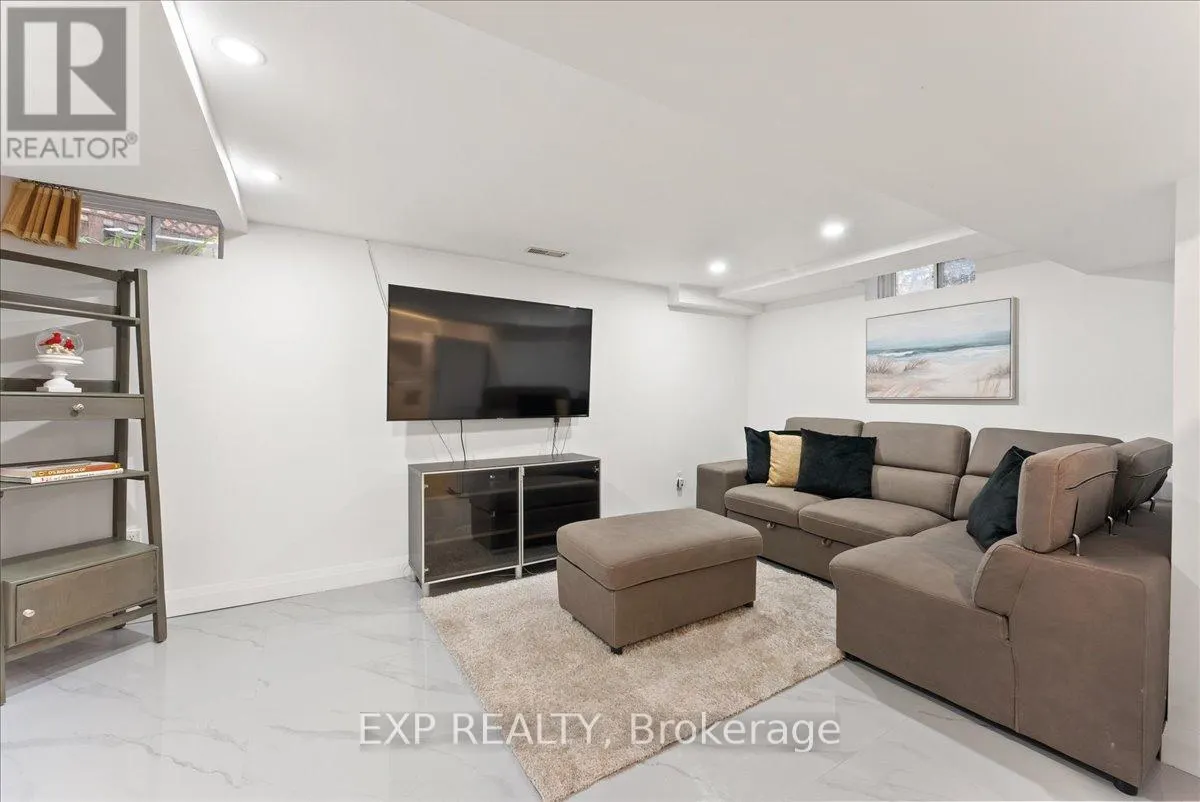 1391 FERNCLIFF CIRCLE