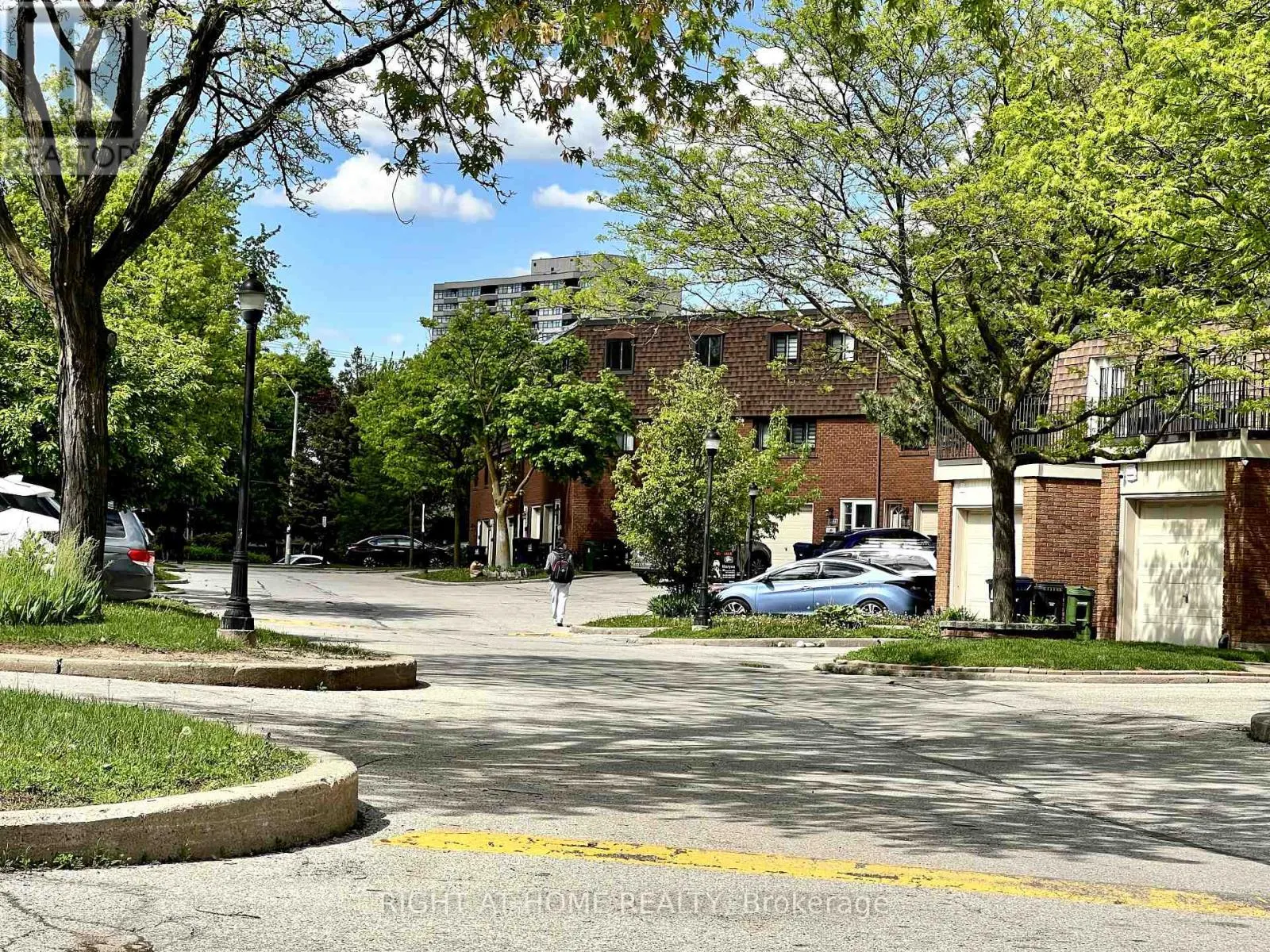 43 - 286 SPRUCEWOOD COURT