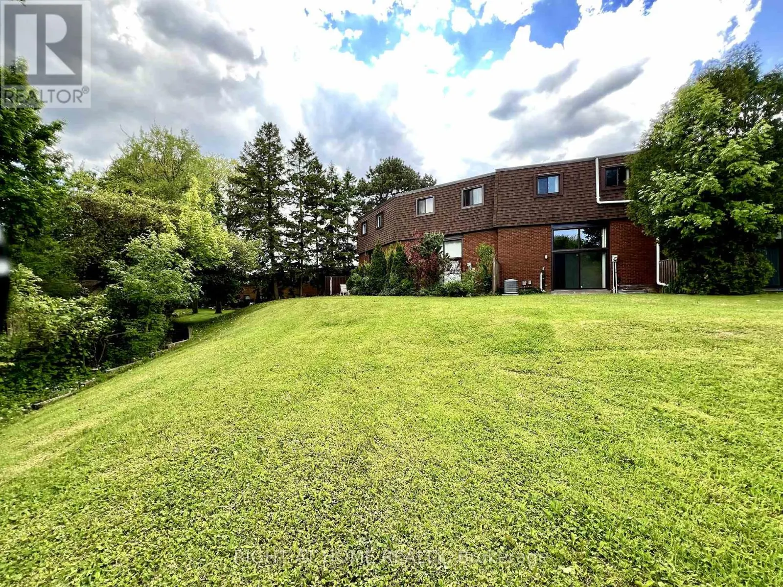 43 - 286 SPRUCEWOOD COURT