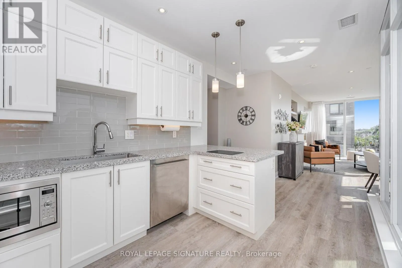 502 - 200 WOODBINE AVENUE