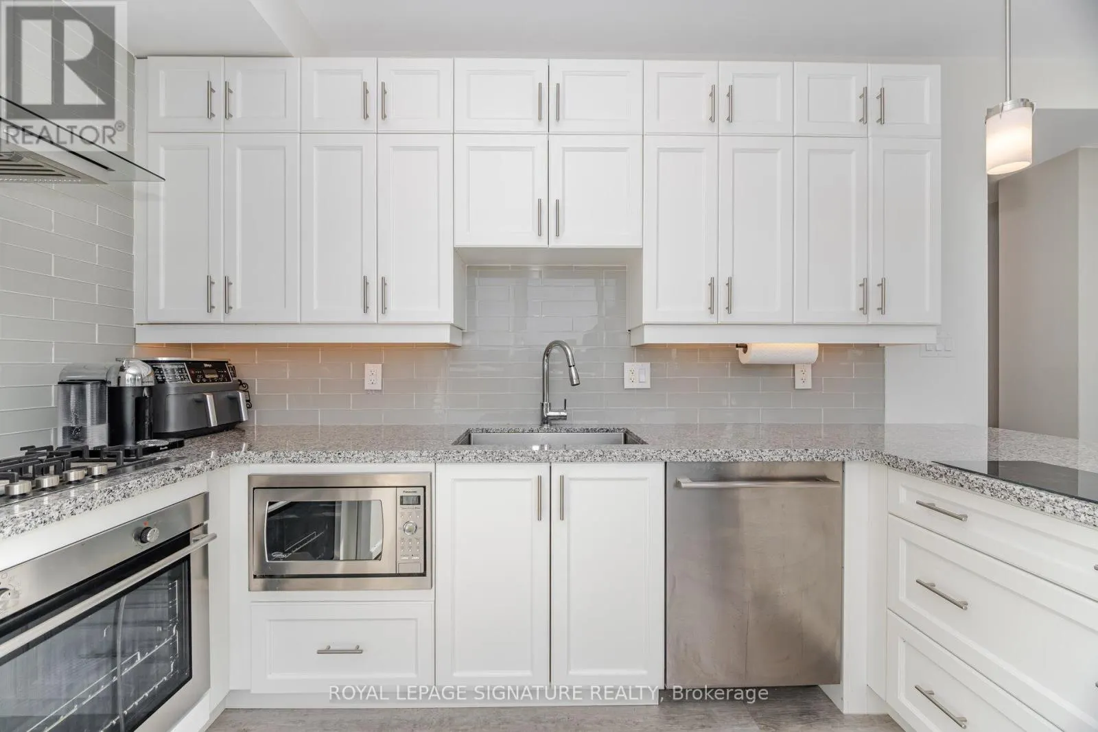 502 - 200 WOODBINE AVENUE