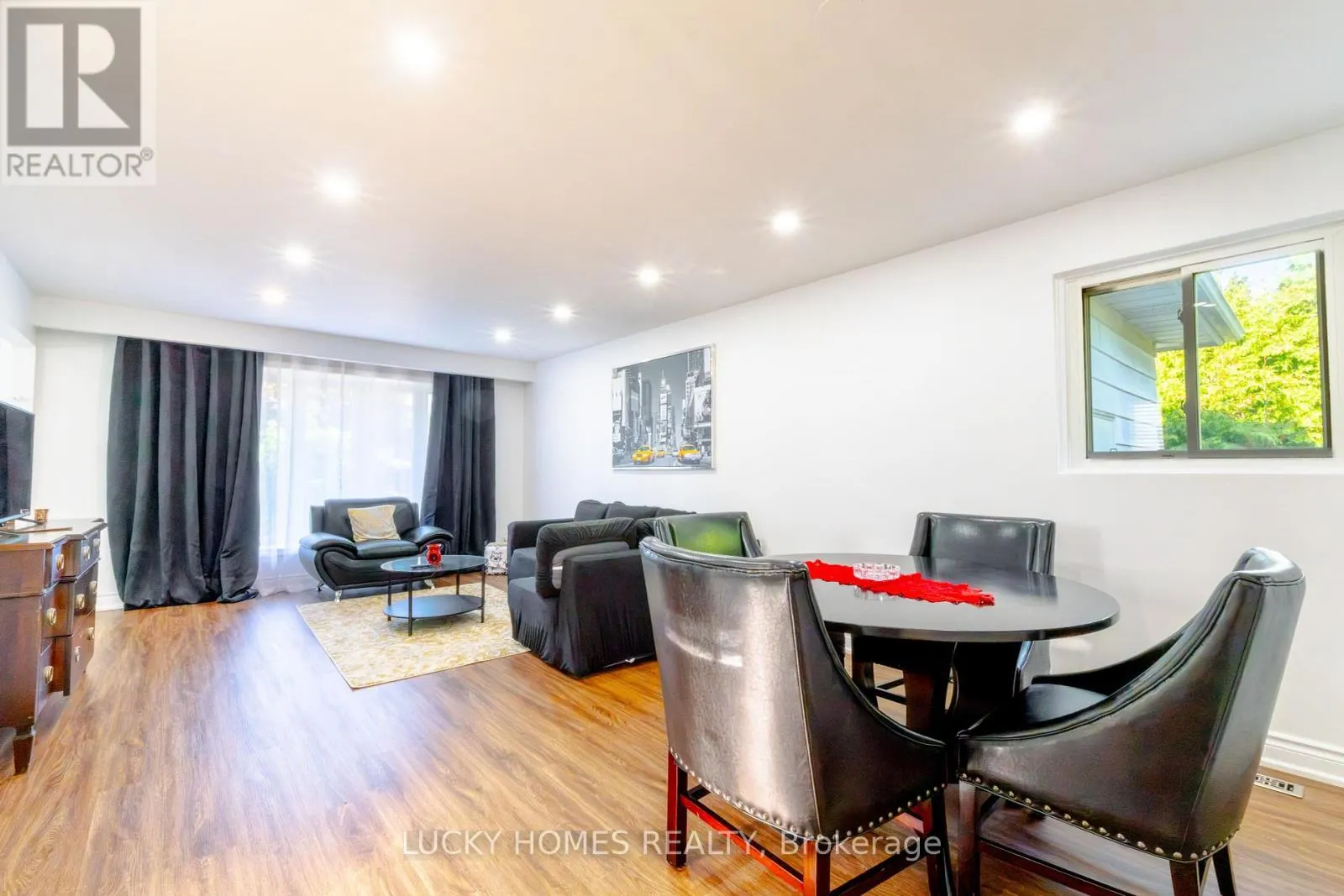33 VANSTONE COURT