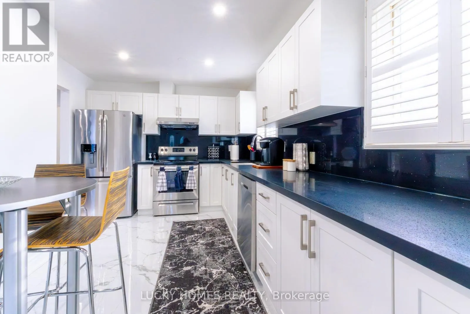 33 VANSTONE COURT