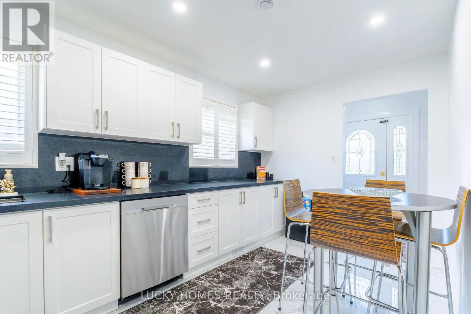 33 VANSTONE COURT