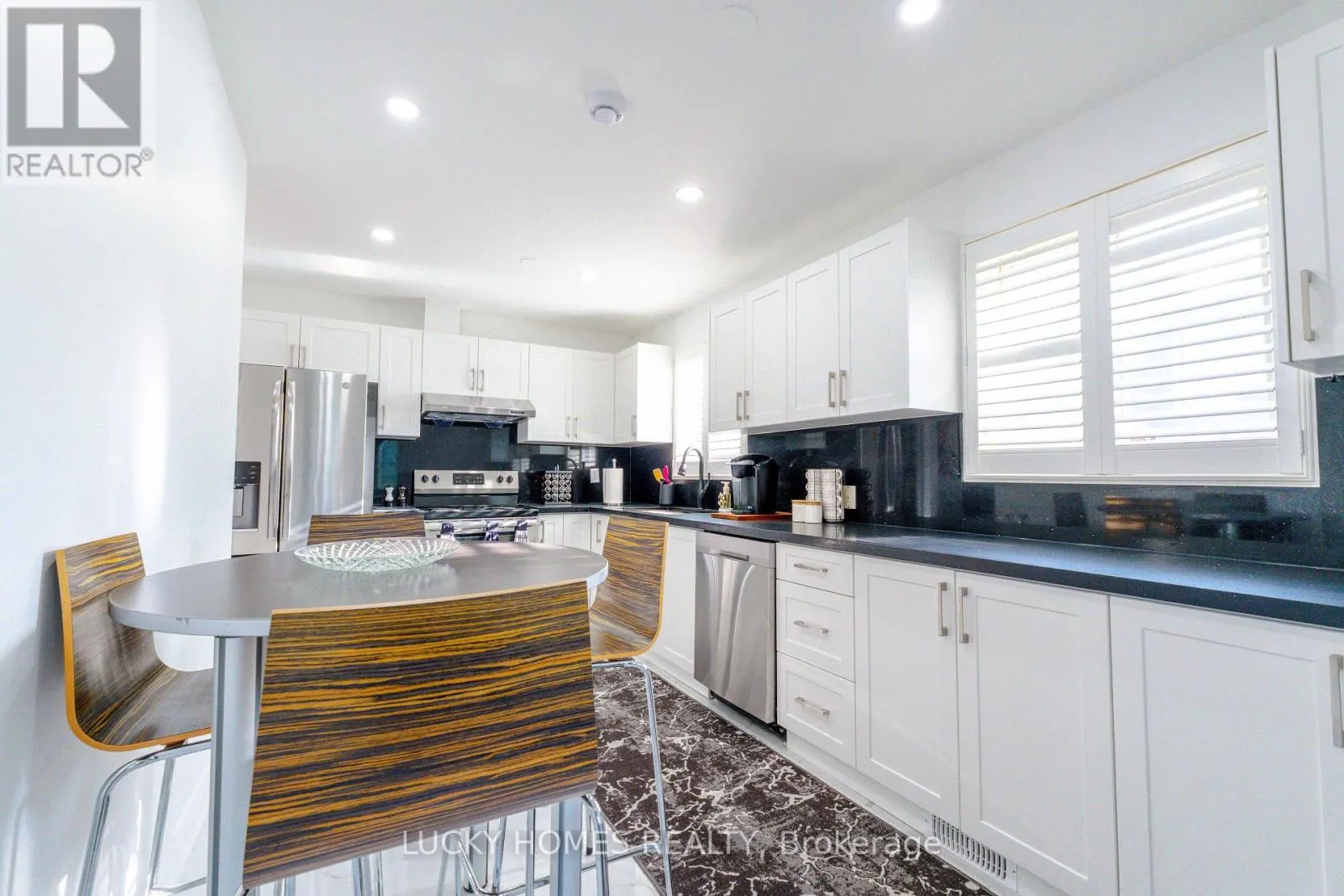 33 VANSTONE COURT