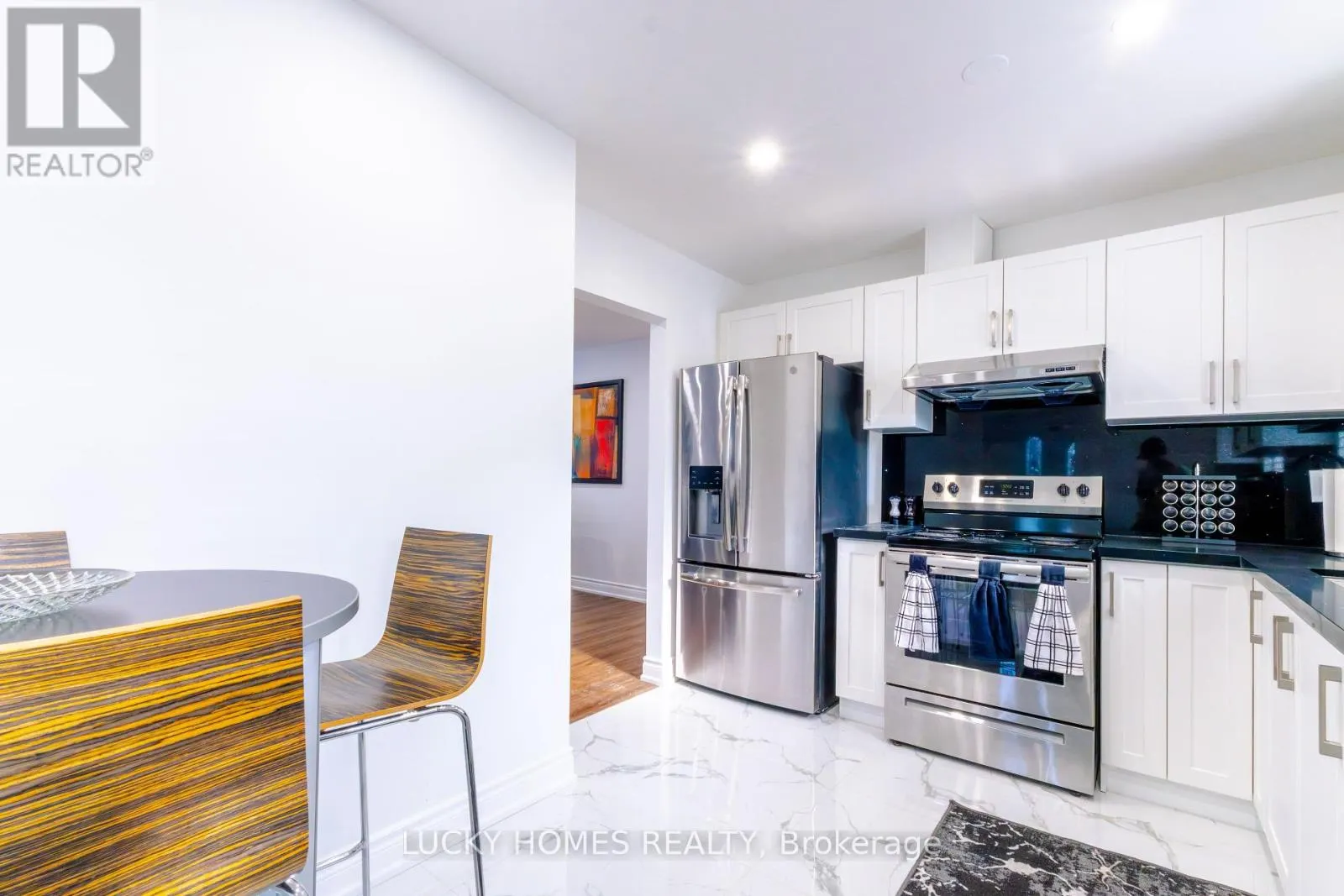 33 VANSTONE COURT