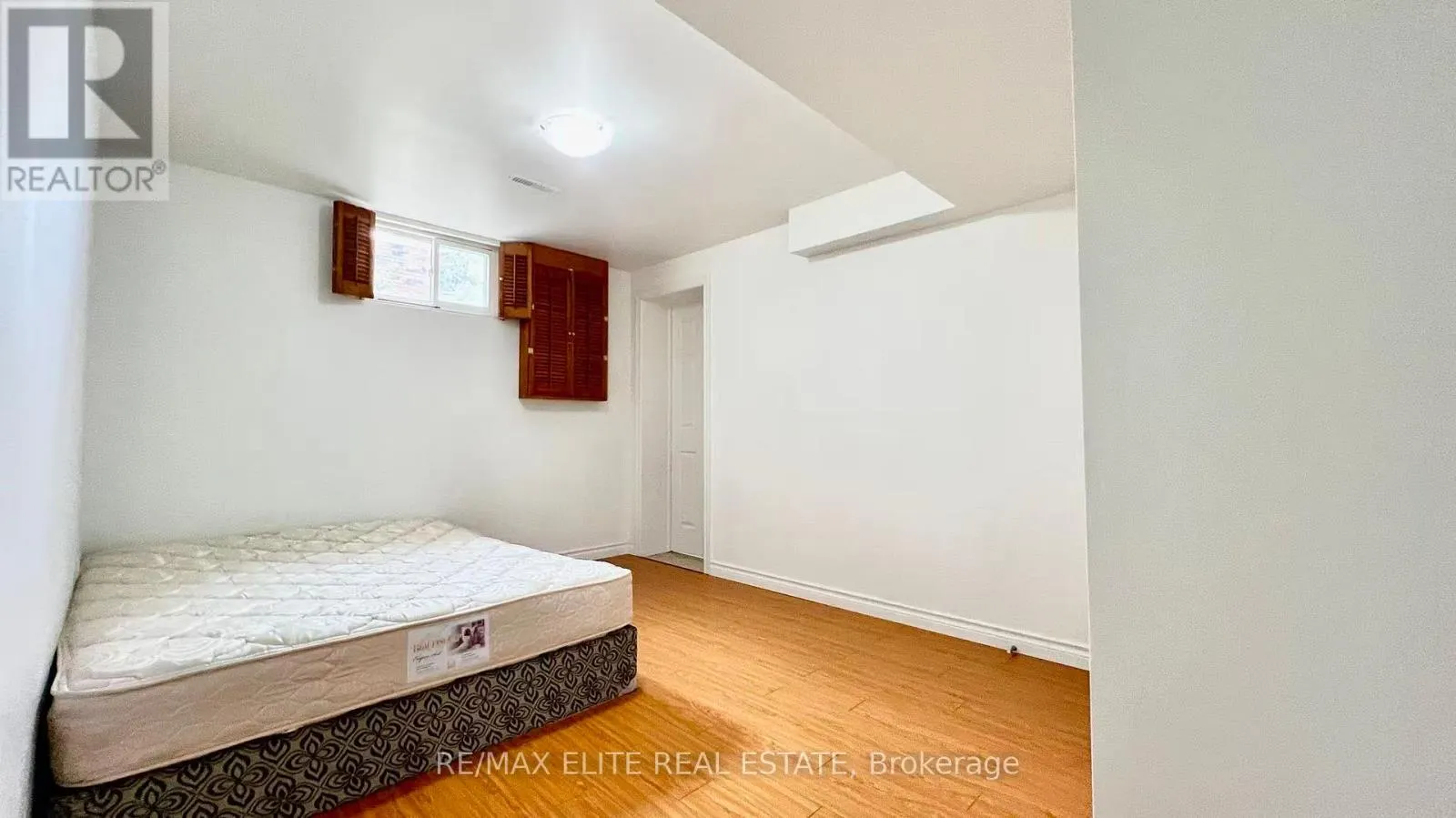 LOWER UNIT A - 21A SCARDEN AVENUE