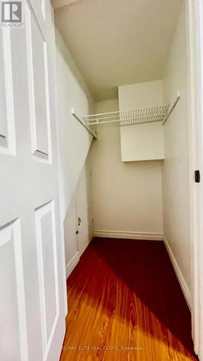 LOWER UNIT A - 21A SCARDEN AVENUE