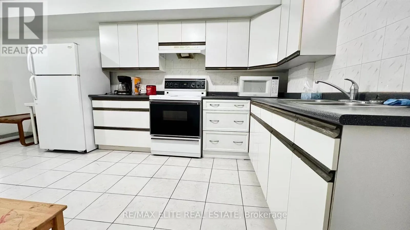 LOWER UNIT A - 21A SCARDEN AVENUE