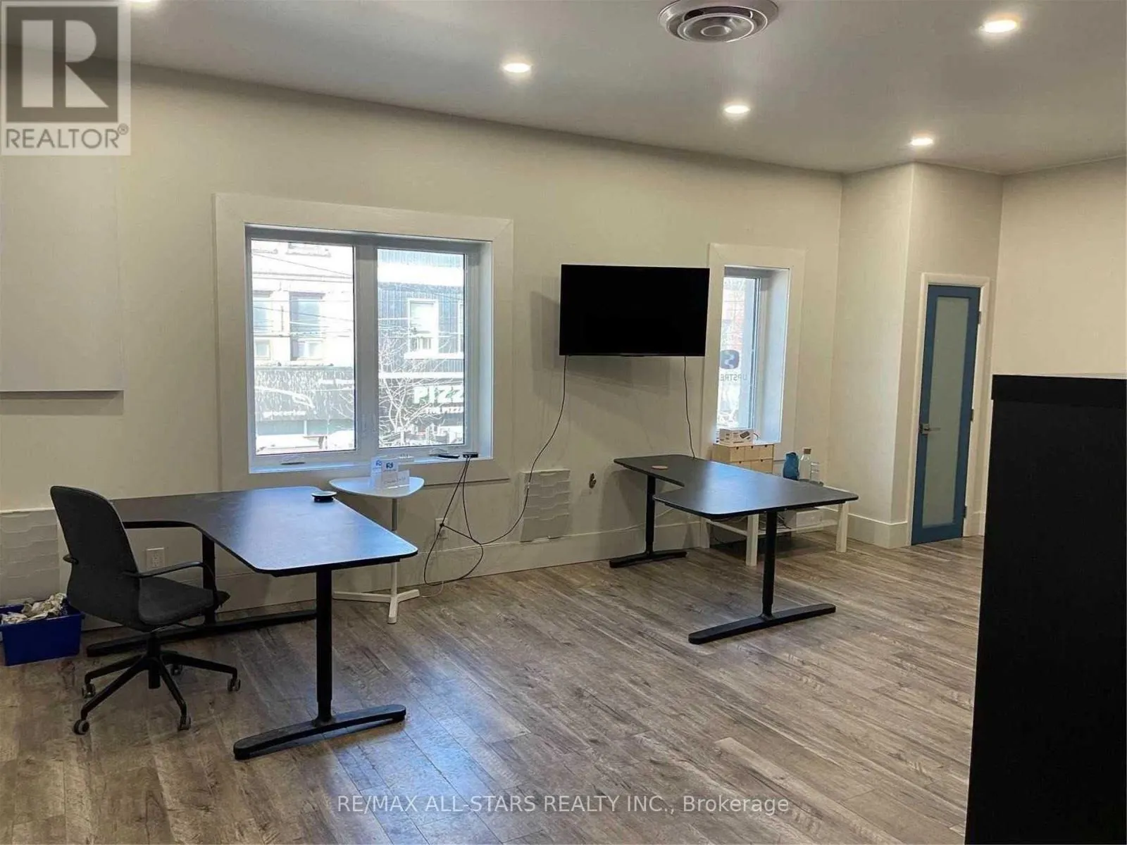 201 - 715 QUEEN STREET E