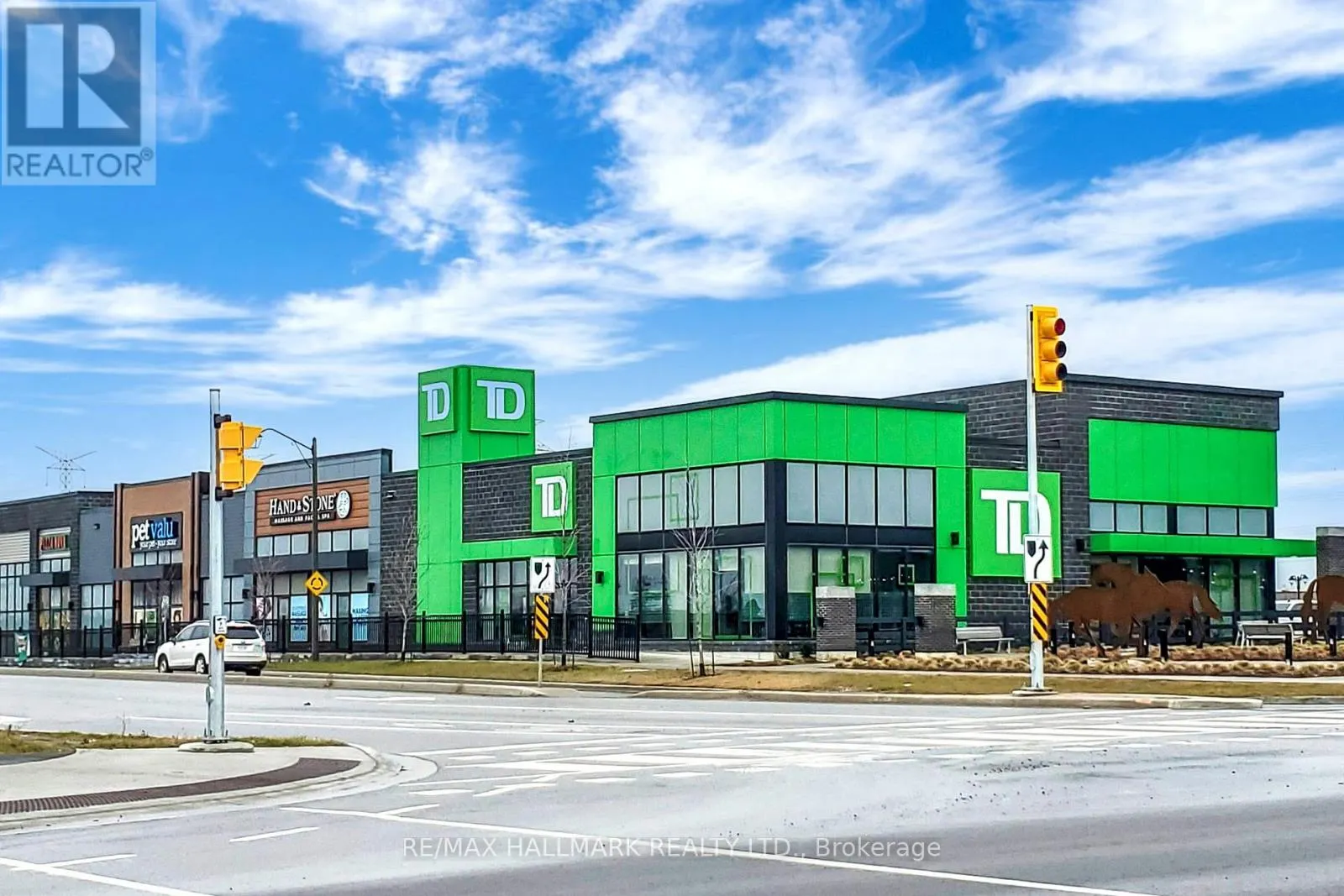 2310 - 2550 SIMCOE STREET N