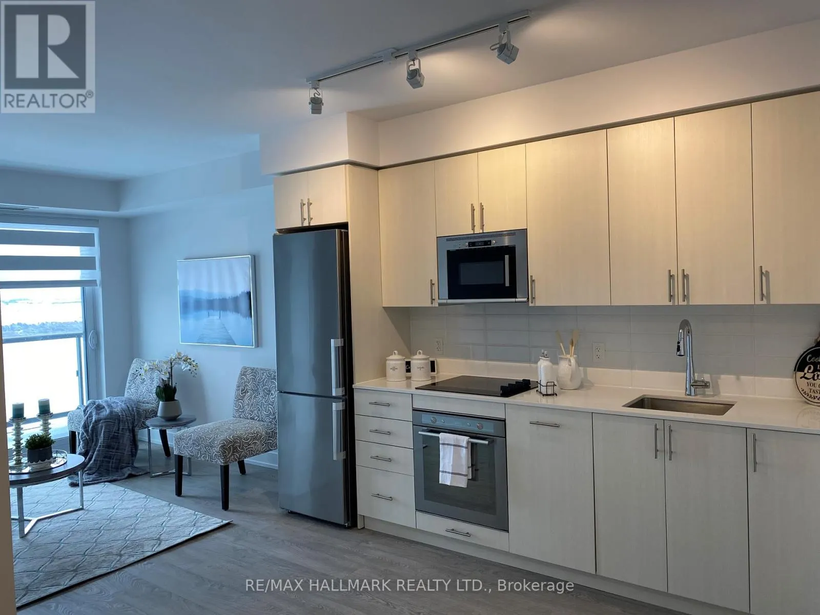 2310 - 2550 SIMCOE STREET N