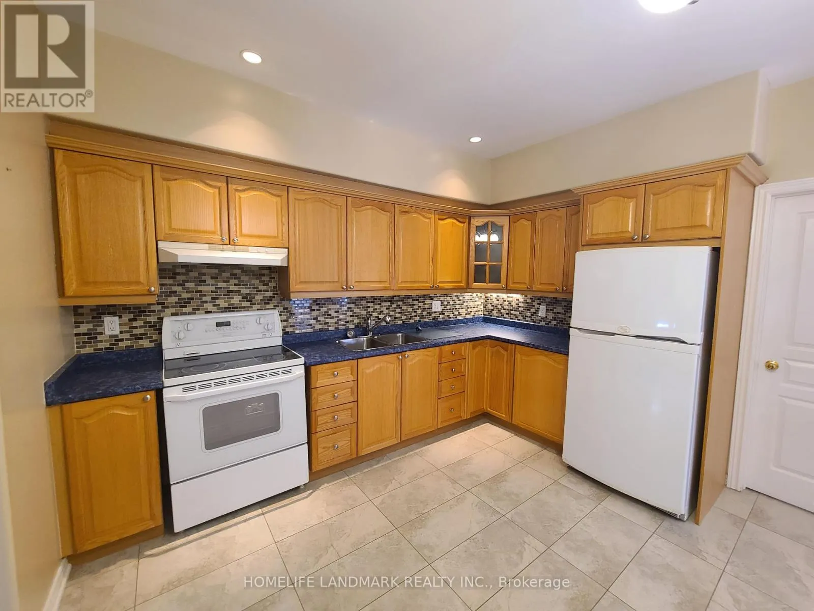 MAIN FL - 6 OSGOODE GATE