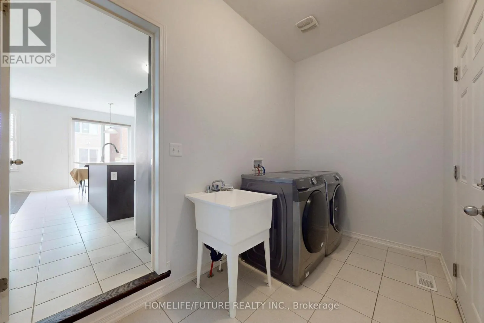 MAIN & 2ND - 2385 DRESS CIRCLE CRESCENT