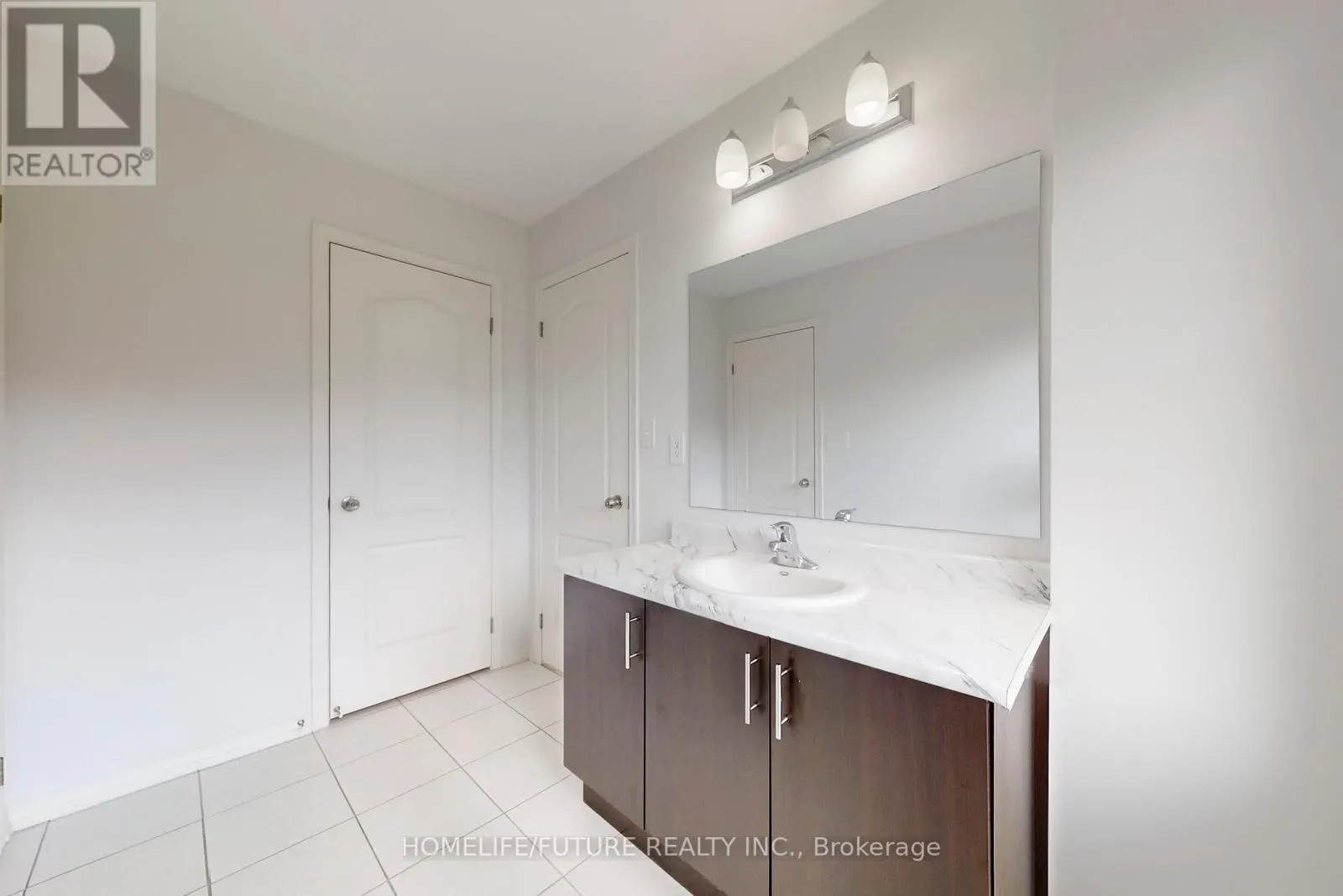MAIN & 2ND - 2385 DRESS CIRCLE CRESCENT