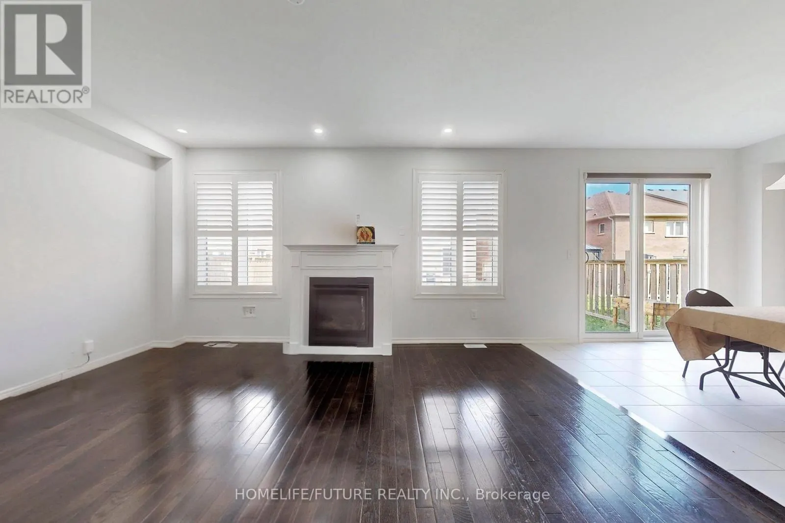 MAIN & 2ND - 2385 DRESS CIRCLE CRESCENT