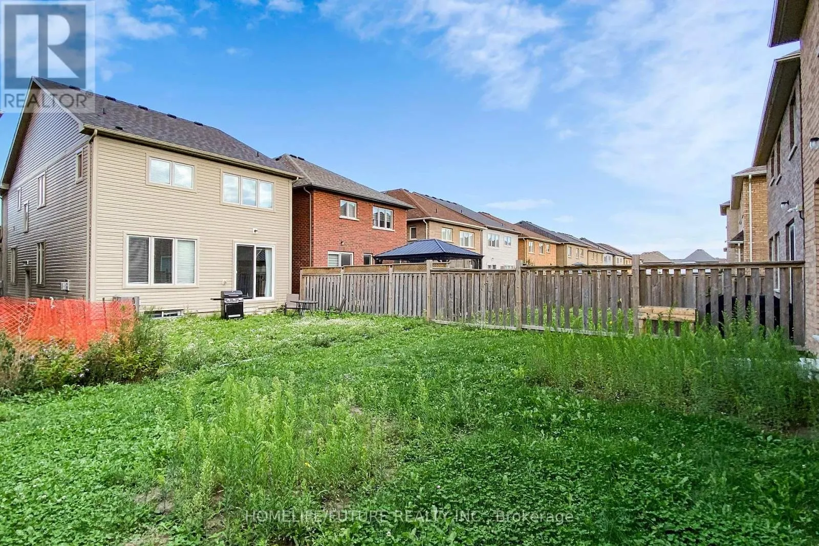 MAIN & 2ND - 2385 DRESS CIRCLE CRESCENT
