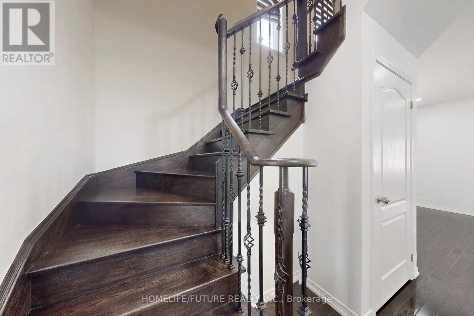 MAIN & 2ND - 2385 DRESS CIRCLE CRESCENT