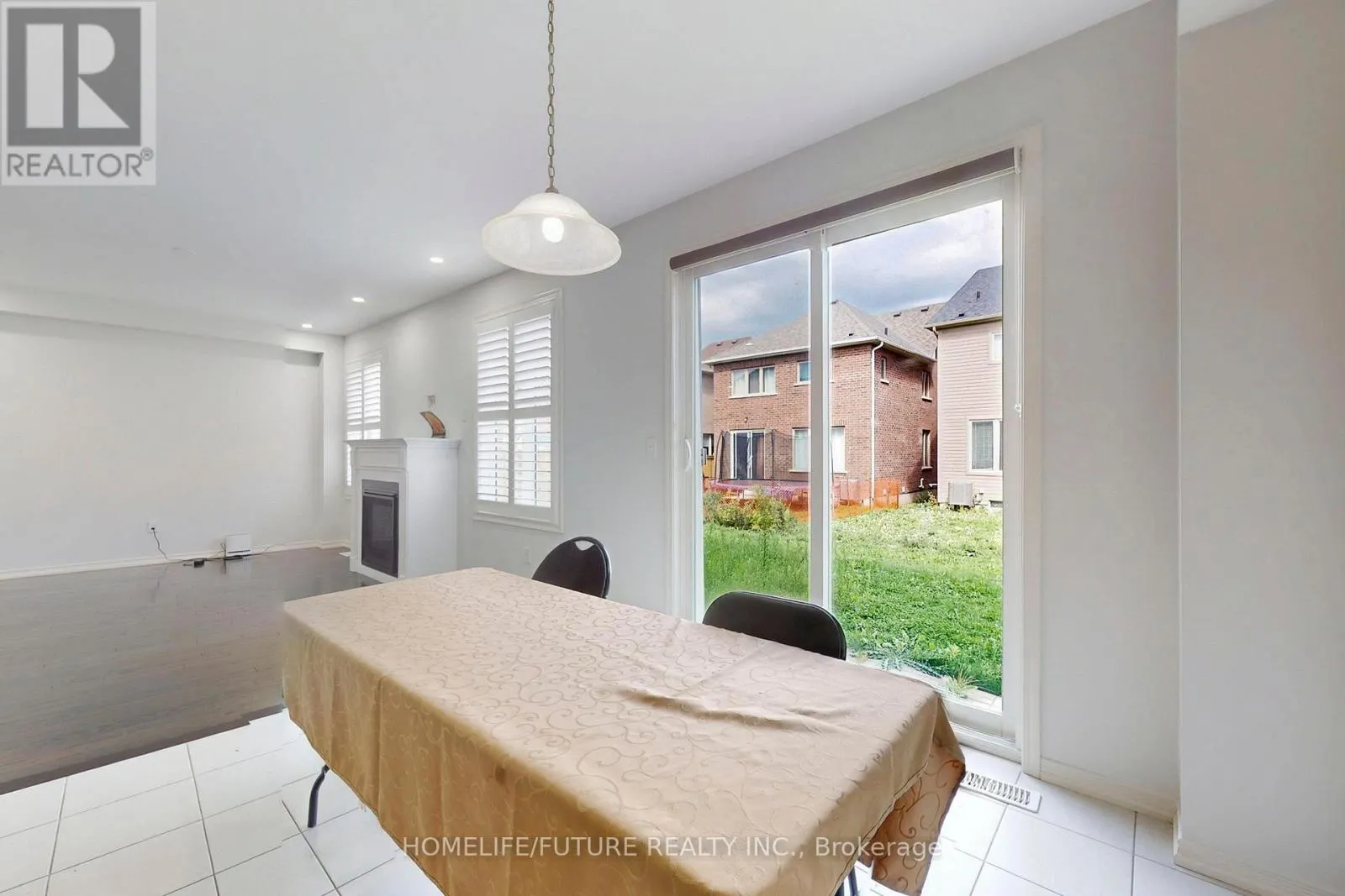 MAIN & 2ND - 2385 DRESS CIRCLE CRESCENT
