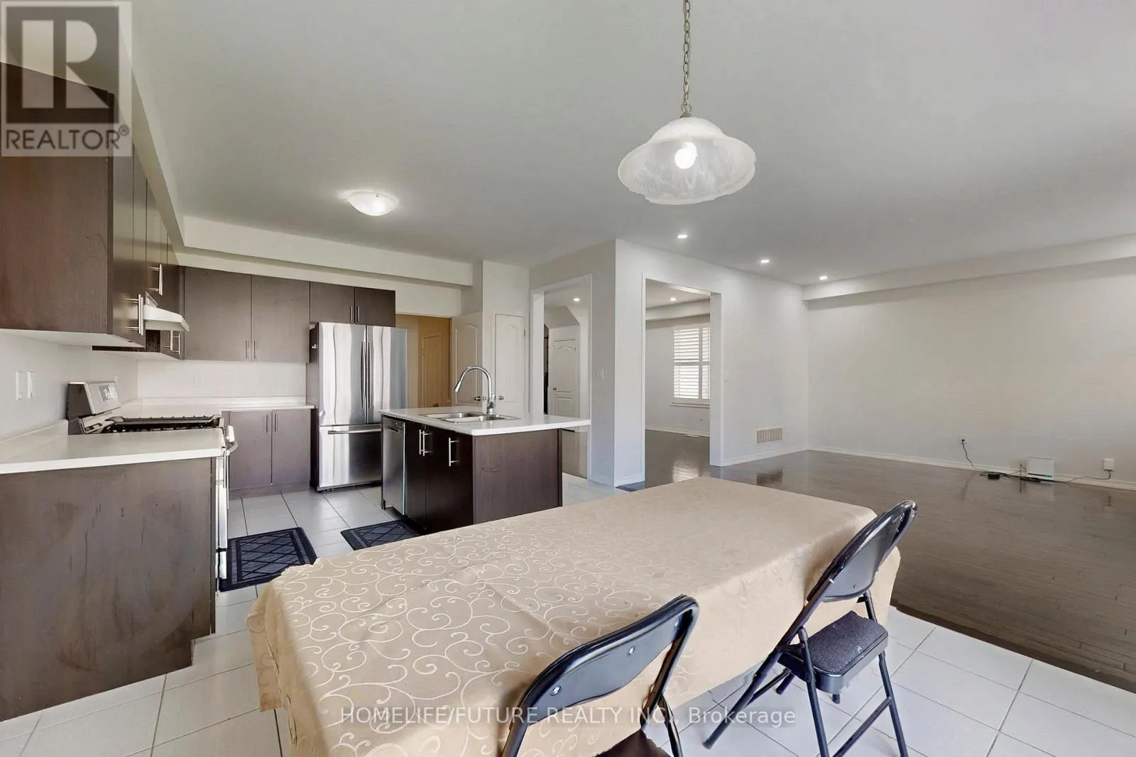 MAIN & 2ND - 2385 DRESS CIRCLE CRESCENT
