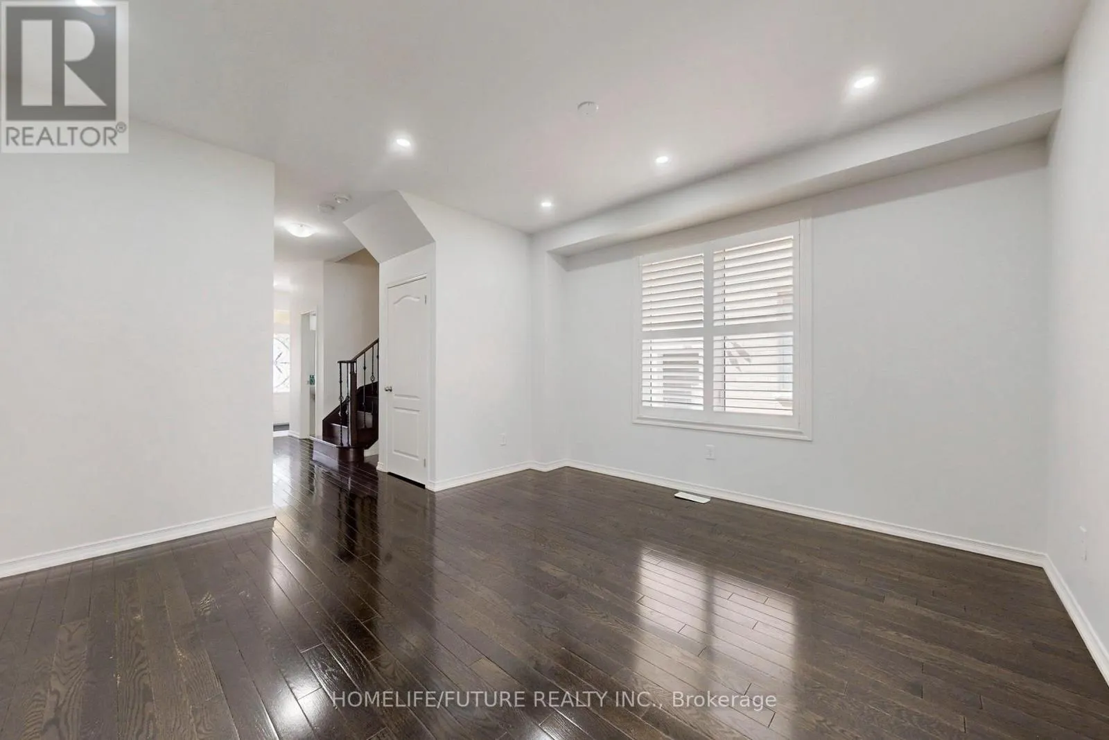 MAIN & 2ND - 2385 DRESS CIRCLE CRESCENT