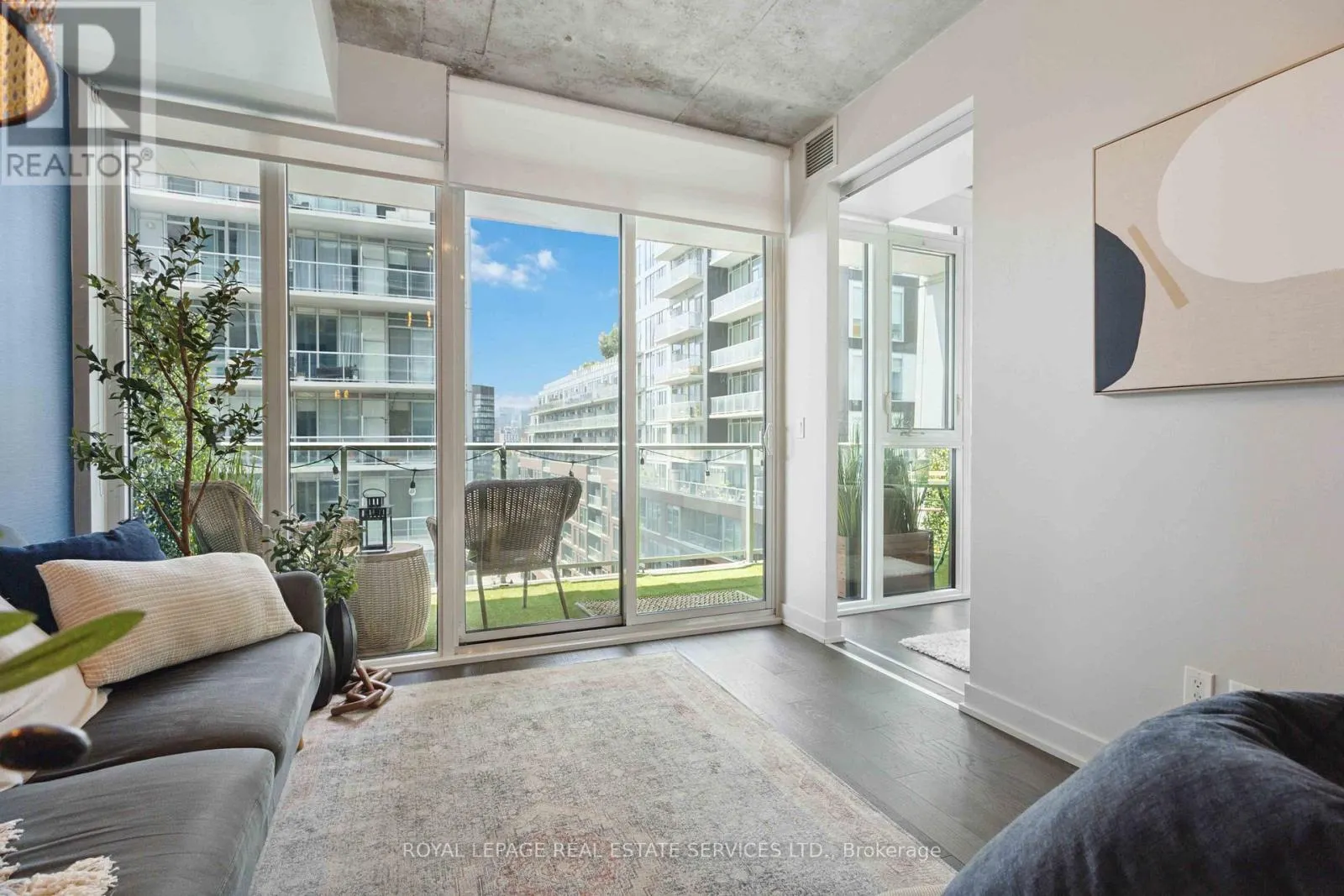 810 - 25 BASEBALL PLACE