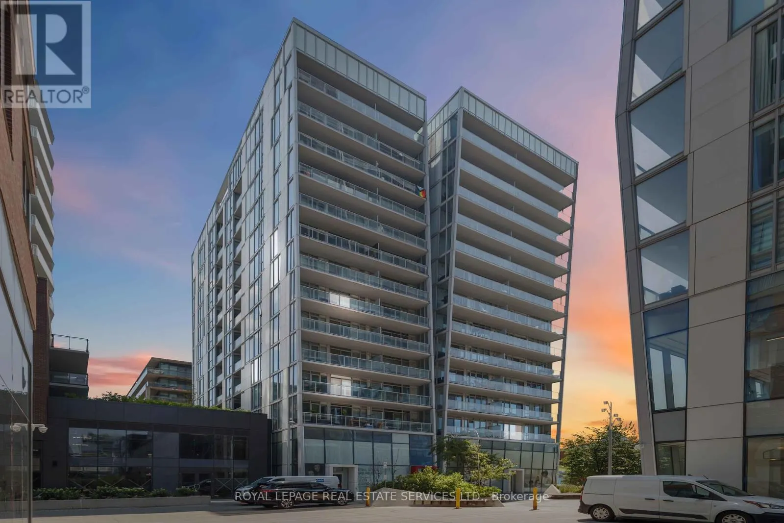 810 - 25 BASEBALL PLACE