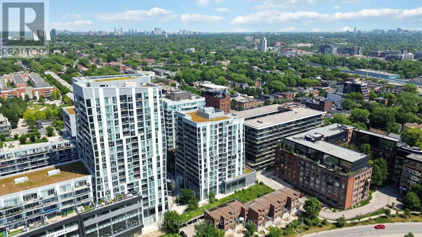 810 - 25 BASEBALL PLACE