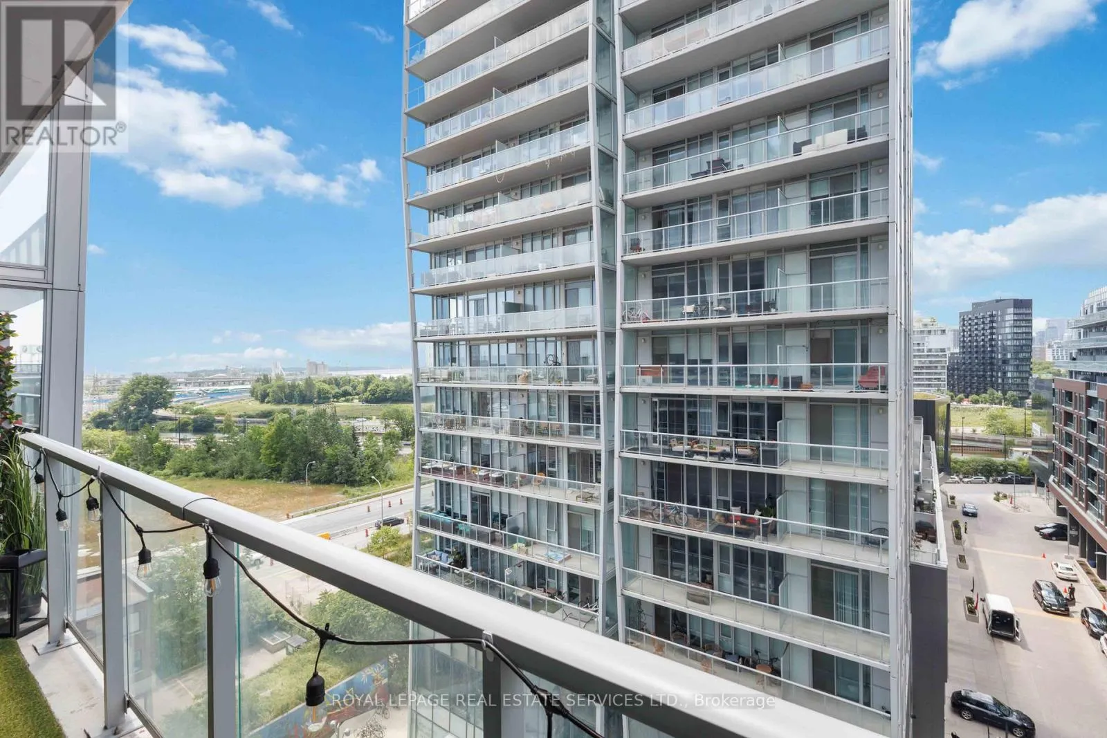 810 - 25 BASEBALL PLACE