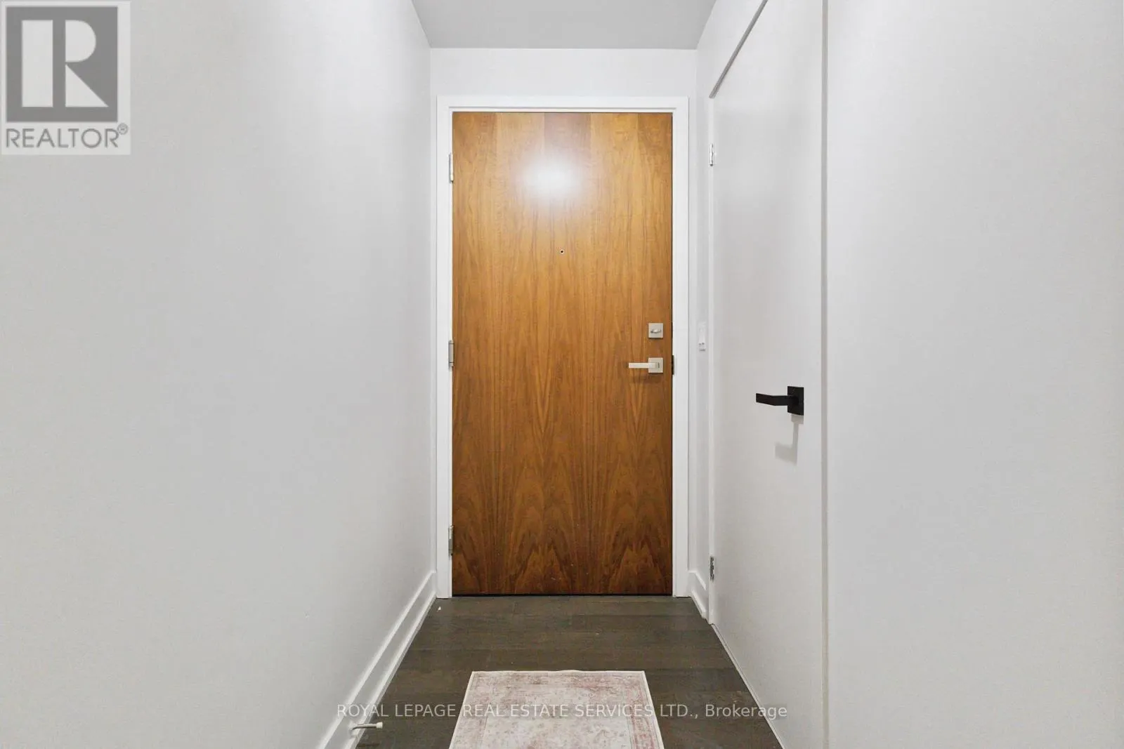 810 - 25 BASEBALL PLACE
